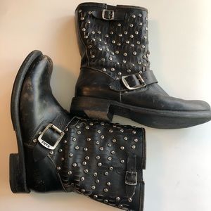 FRYE JENNA Cut STUD SHORT MOTO sz7 DISTRESSED EUC!